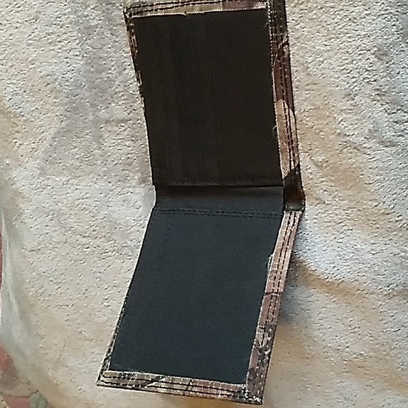 Mossy Oak Men's Canvas Camouflage Bifold Wallet - Picture 2 of 6